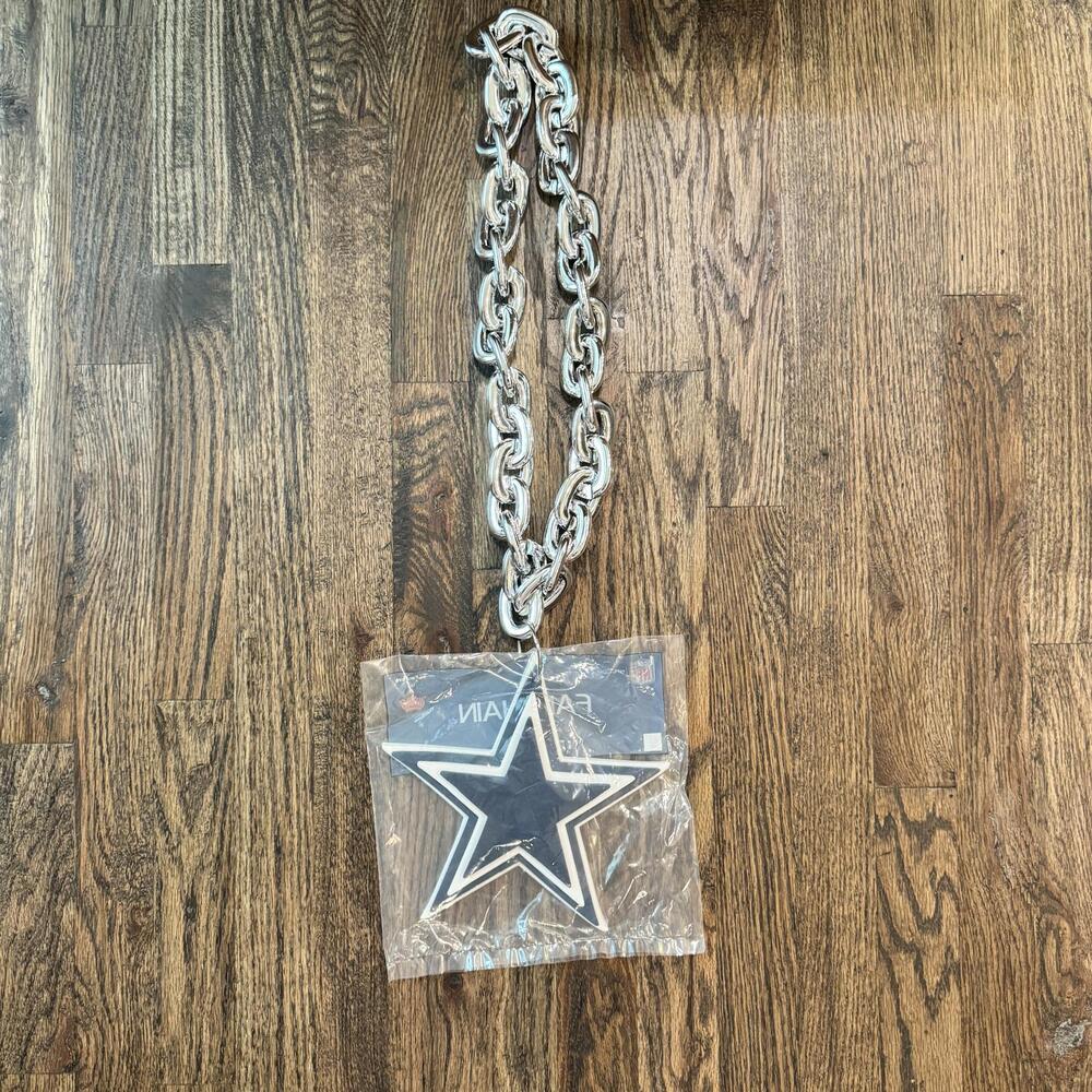 Dallas Cowboys Star Pendant Game Day Necklace with Chunky Chain
